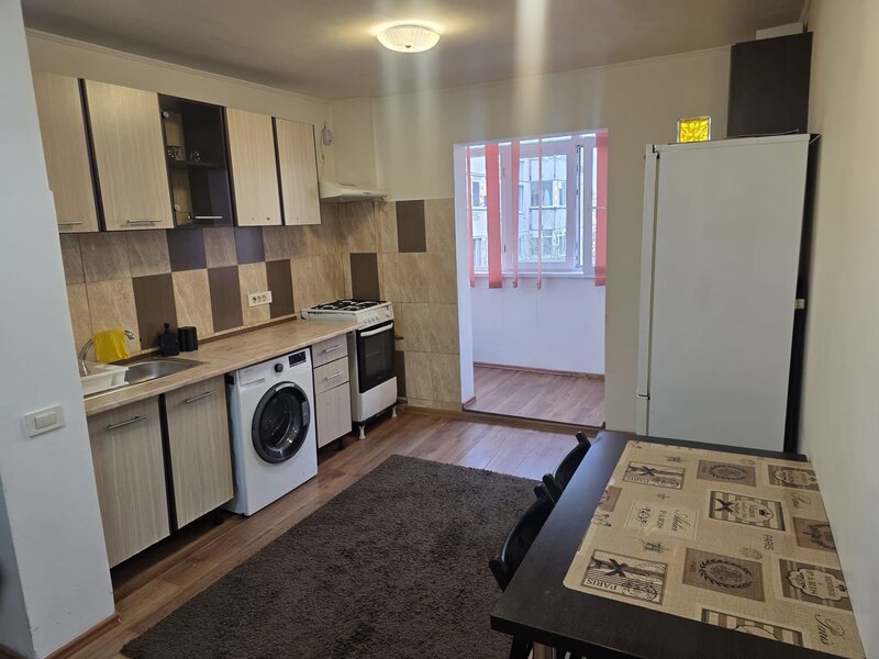 Piata Rahova, chiar pe strada Croitoru Vasile, intersectie Calea Rahova